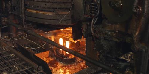 Flüssiges Glas in der Produktionsstraße