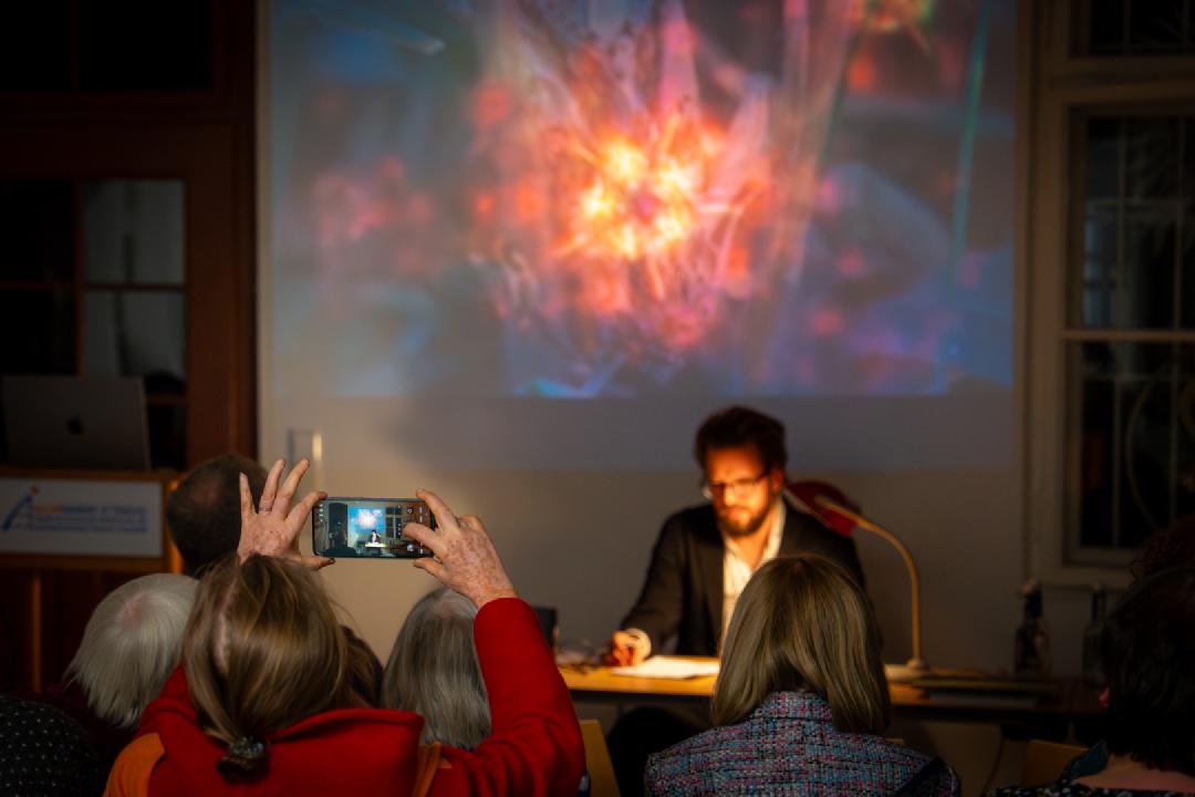 Weltexklusiv: Patrick liest „Was fühlt eine Gammaeule“
